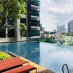 5 Star Sukhumvit Condo Infinity Pool Gym Sauna