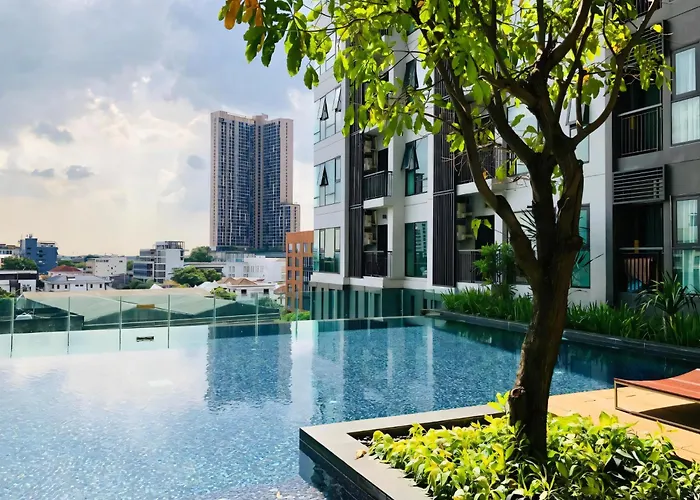 5 Star Sukhumvit Condo Infinity Pool Gym Sauna